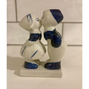 Vintage Ceramic Delft Blue Dutch Kissing Couple Holland